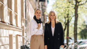 ​Hövding samarbetar med modeduo för att inspirera till säker cykling 2
