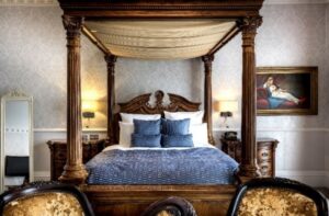 Lev ditt bästa #HotelLiv inspirerat av regencypoken med Hotels.com