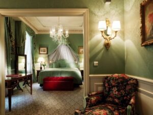 Lev ditt bästa #HotelLiv inspirerat av regencypoken med Hotels.com