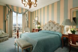 Lev ditt bästa #HotelLiv inspirerat av regencypoken med Hotels.com
