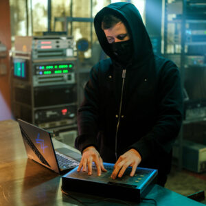 ROG lanserar ny Zephyrus G14 tillsammans med Alan Walker