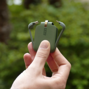 Liten Powerbank med USB-kablar – att ha på nyckelknippan