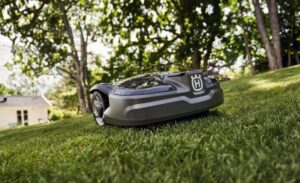 Nu lättare underhålla populäraste robotgräsklipparen