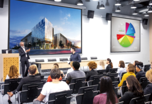 Panasonics 6000LM projektor, PT-FRQ60 öppnar för nya kreativa möjligheter i 4K 3