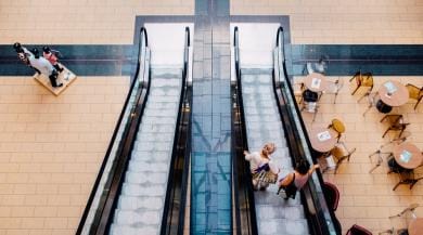 Fysiska butikskedjan knappar in på e-handelsjätten Amazon