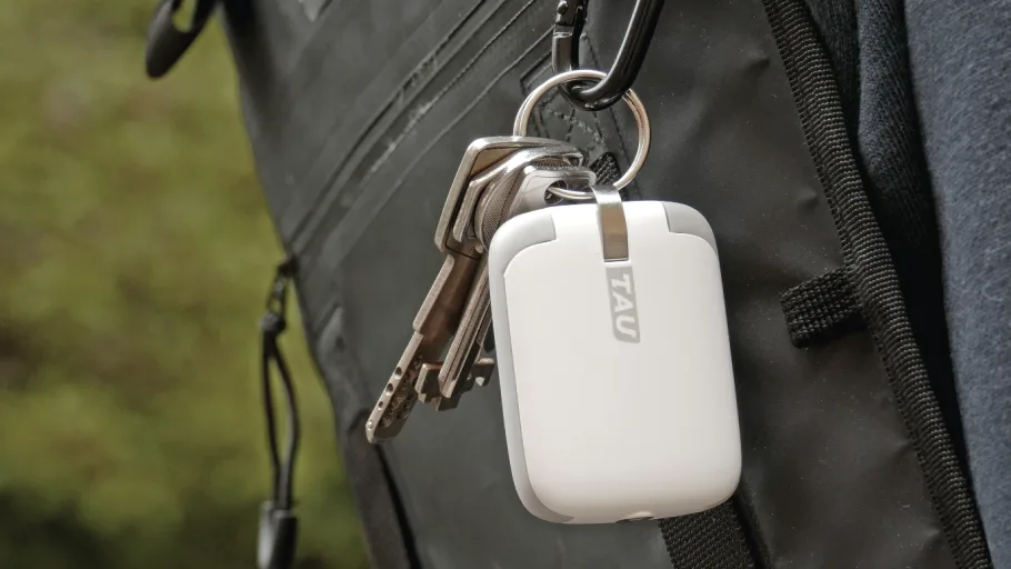 Liten Powerbank med USB-kablar – att ha på nyckelknippan