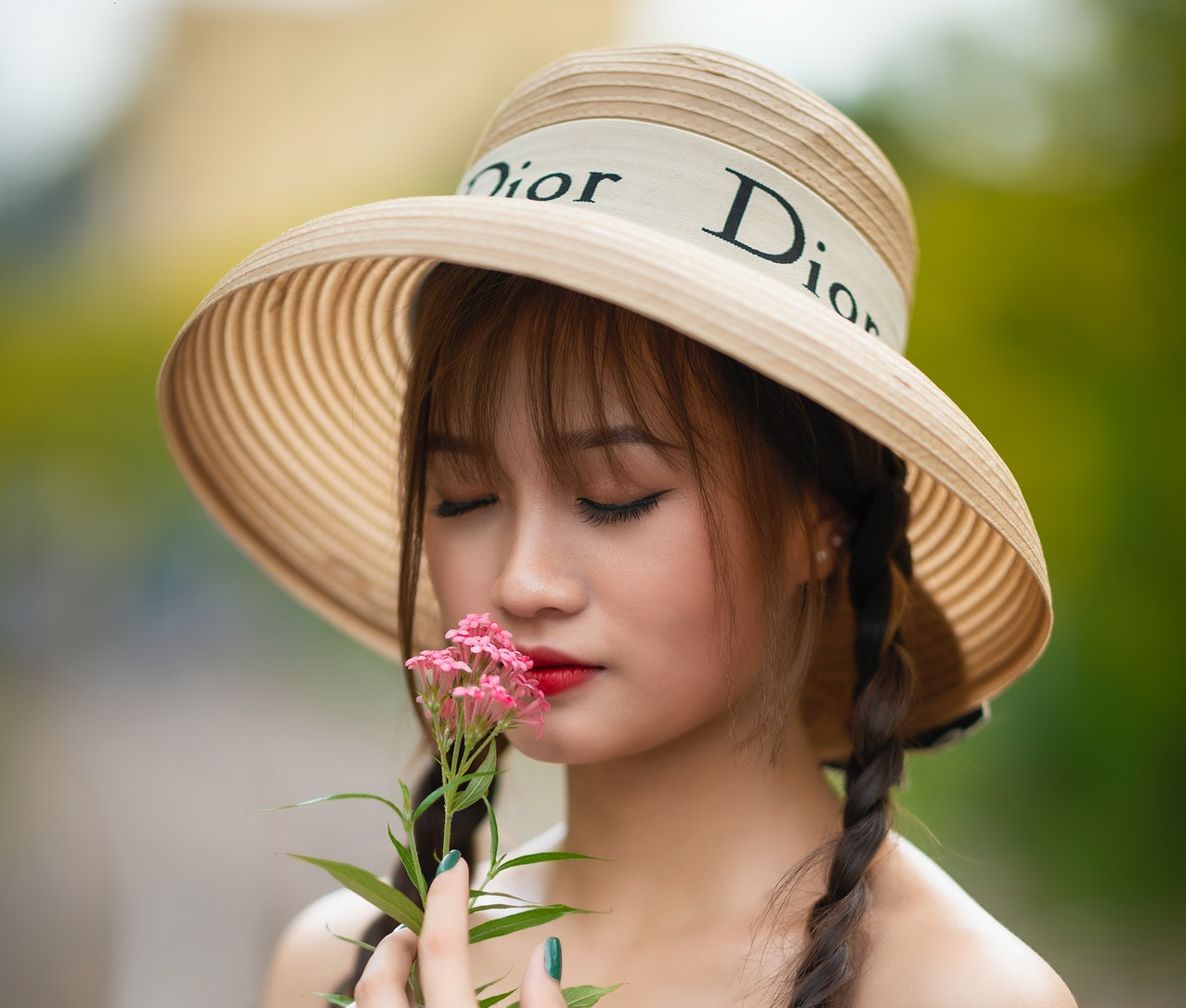 DIOR lanserar WhatsApp-kampanj med influencern Jisoo