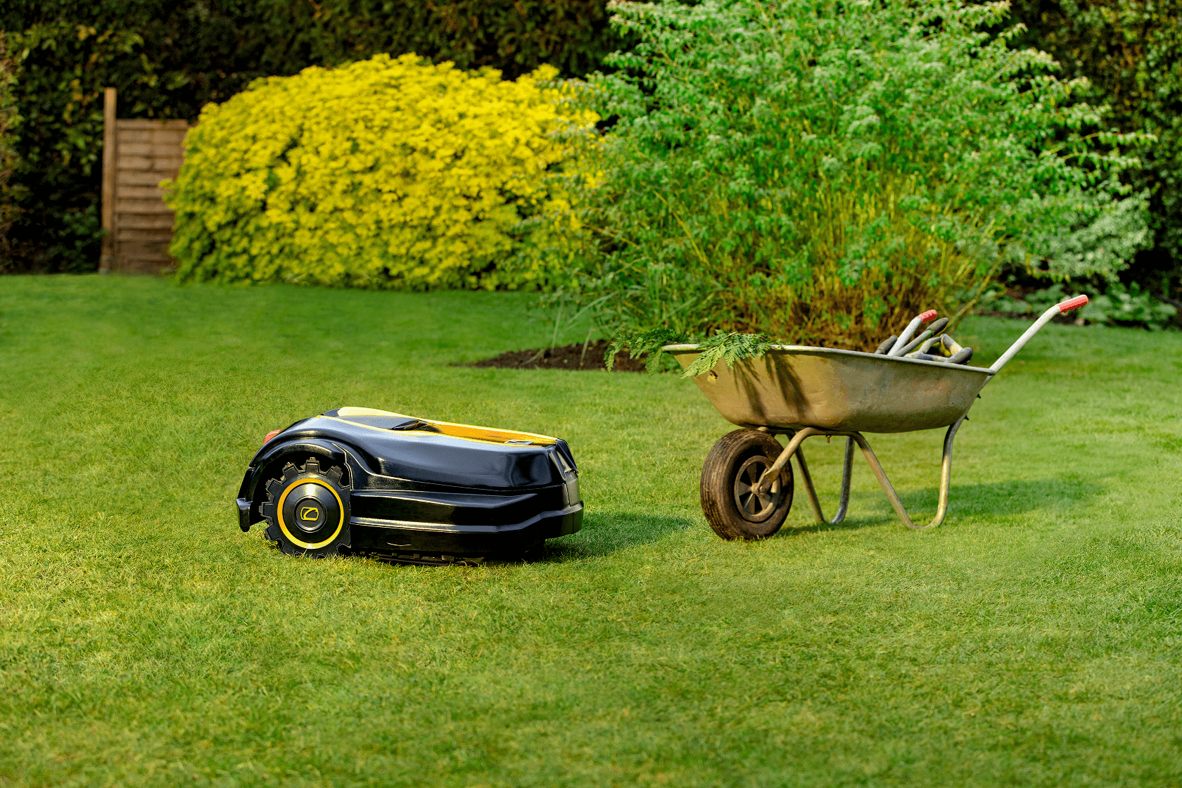 Professionalism i dubbelt format: De nya Cub Cadet XR5-modellerna med dubbelt klippdäck