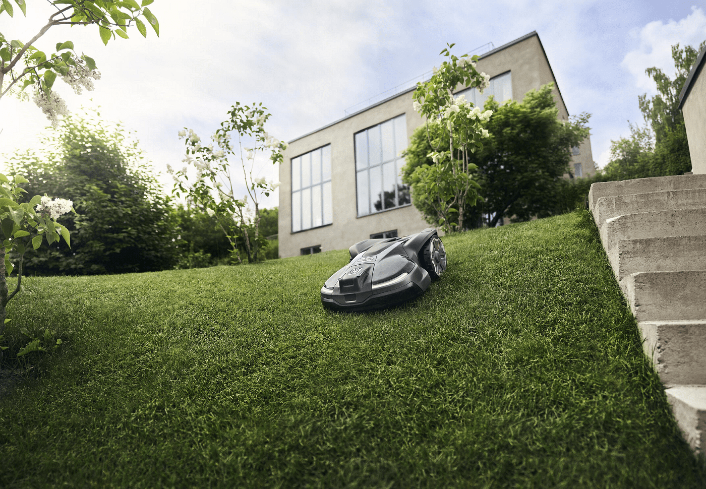 Snart kommer robotgräsklippare utan slinga för villaägare