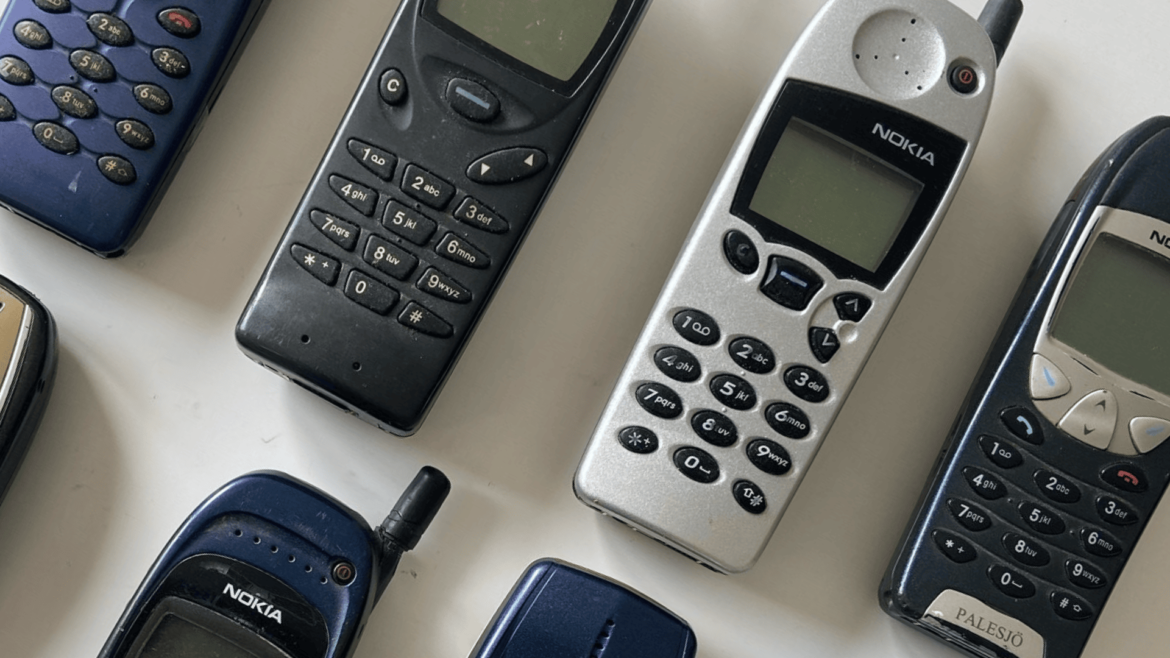 Dumtelefonerna trendar nu på Tradera